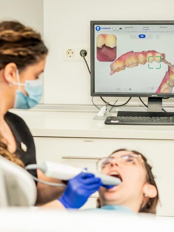 CLÍNICA DENTAL HERRADORES 030 CLÍNICA DENTAL HERRADORES 030