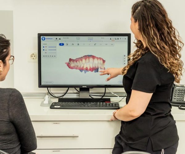 CLÍNICA DENTAL HERRADORES 041 CLÍNICA DENTAL HERRADORES 041